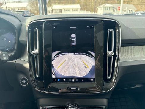 Used 2025 Volvo XC40 B5 Core image 22