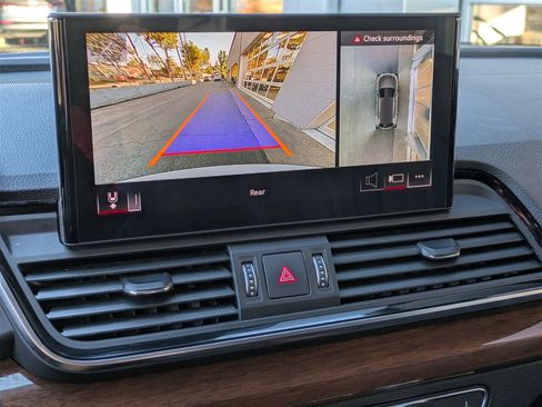 Used 2023 Audi Q5 e Premium Plus w/ Premium Plus Package image 13