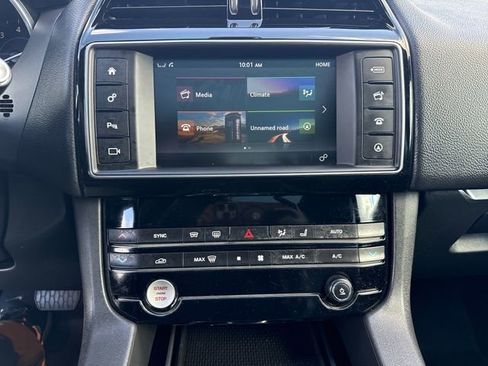 Used 2017 Jaguar F-PACE Prestige AWD/4WD image 24