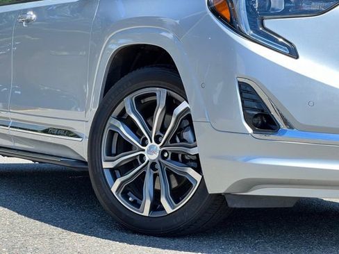 Used 2020 GMC Terrain Denali w/ Denali Premium Package AWD/4WD image 2