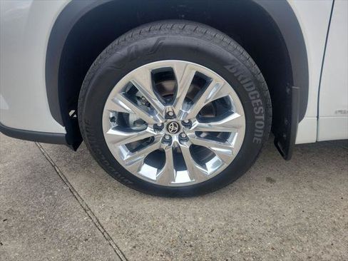 Certified 2026 Toyota Highlander Limited AWD/4WD image 44