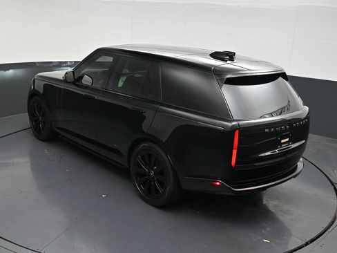 Used 2025 Land Rover Range Rover SE AWD/4WD image 17