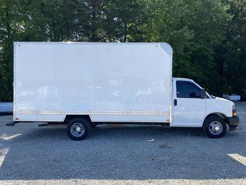 Used 2020 Chevrolet Express 3500 Extended w/ Driver Convenience Package RWD image 11