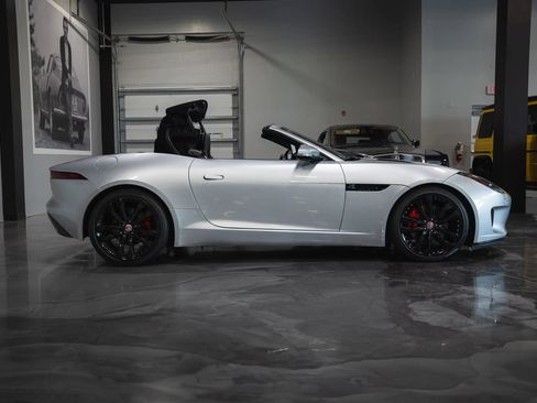 Used 2020 Jaguar F-TYPE Convertible RWD image 3