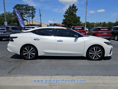 Used 2023 Nissan Maxima Platinum w/ Sport Mat Group FWD image 6