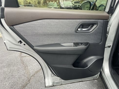 Used 2023 Nissan Rogue SV image 20