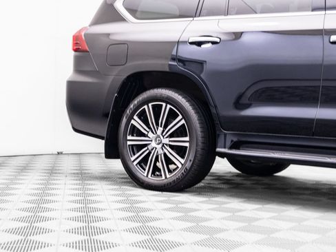 Used 2021 Lexus LX 570 4WD w/ Luxury Package image 33