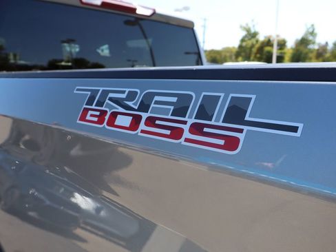 Used 2025 Chevrolet Silverado 1500 Custom Trail Boss w/ LPO, Dark Essentials Package image 31