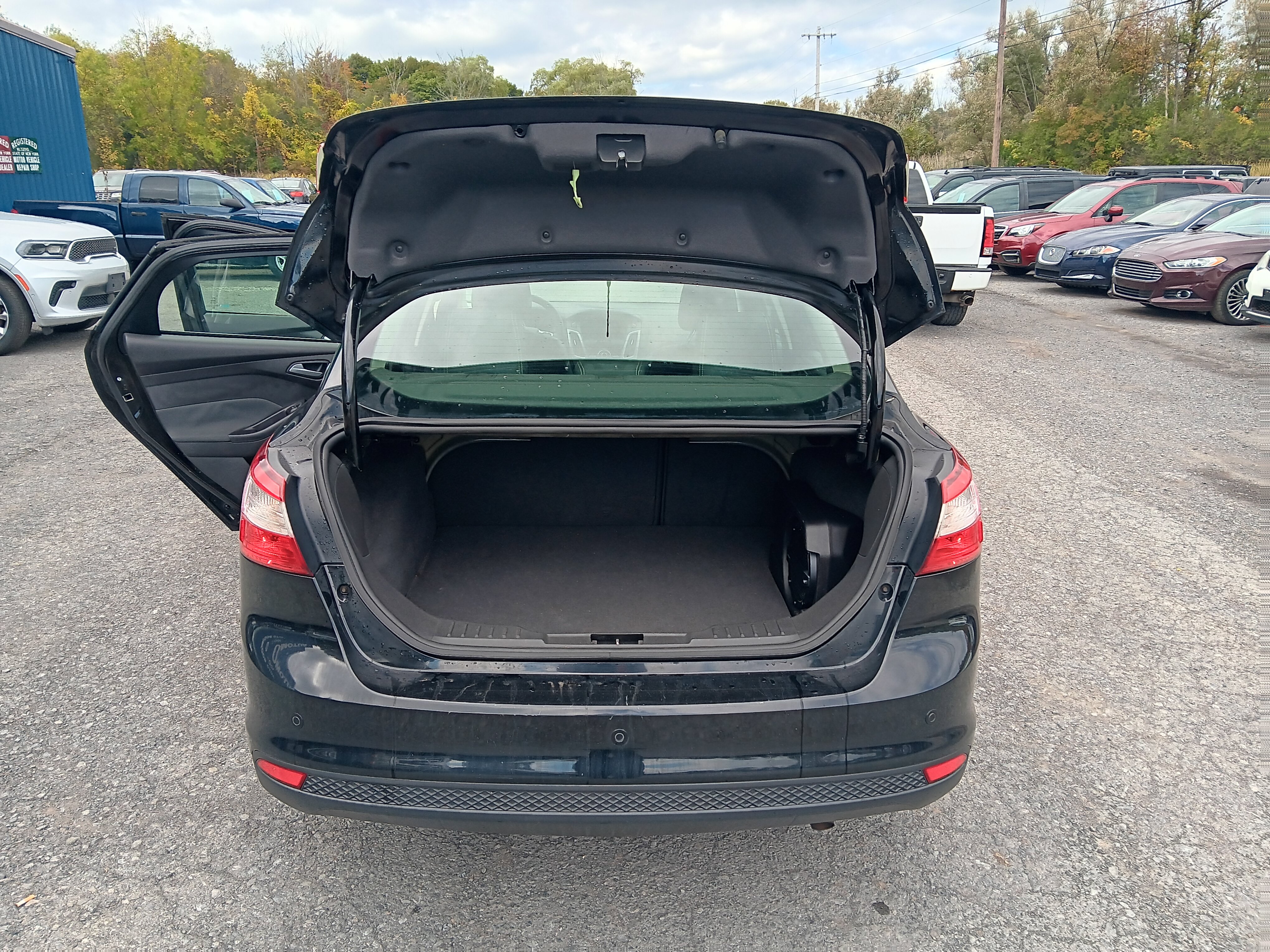 Used 2012 Ford Focus Titanium FWD image 4