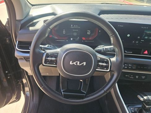 Used 2025 Kia Carnival LXS image 19