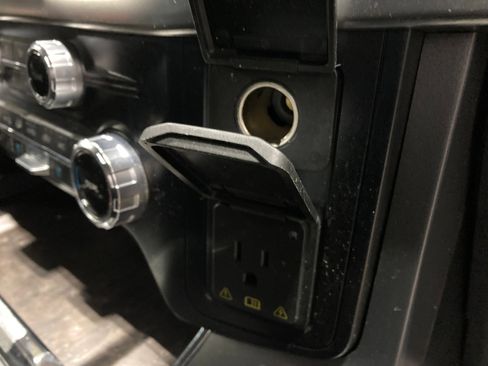 Used 2022 Ford F150 Lariat w/ Equipment Group 502A High image 6