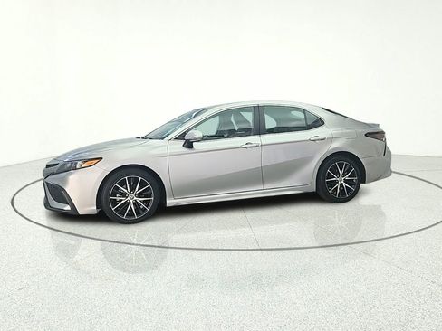 Used 2023 Toyota Camry SE FWD image 4
