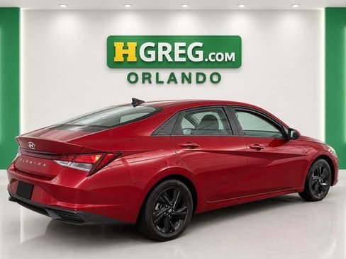Used 2023 Hyundai Elantra SEL w/ Preferred Accessory Package FWD image 6