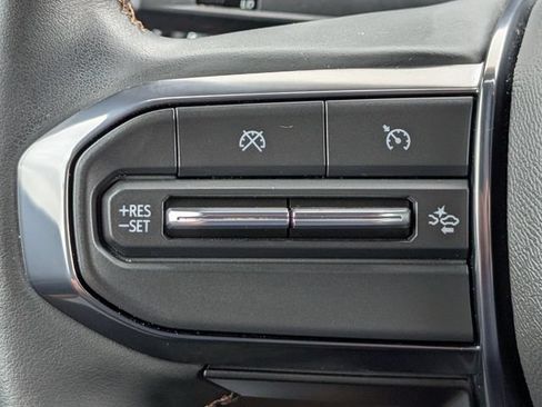 Used 2024 GMC Canyon AT4 w/ Technology Package AWD/4WD image 23