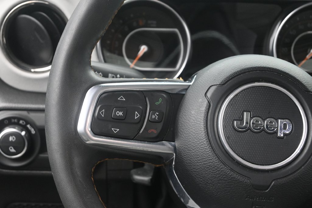 Used 2023 Jeep Gladiator Overland AWD/4WD image 30