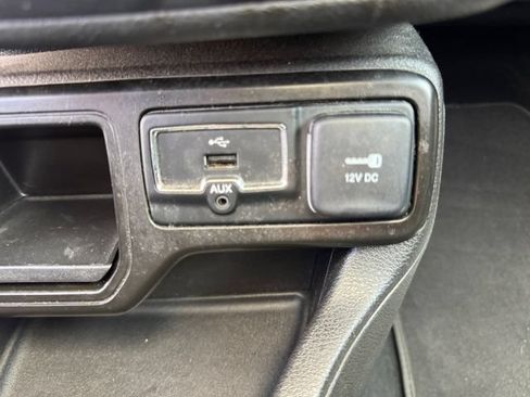 Used 2021 Jeep Renegade Latitude w/ Sun & Sound Group FWD image 19