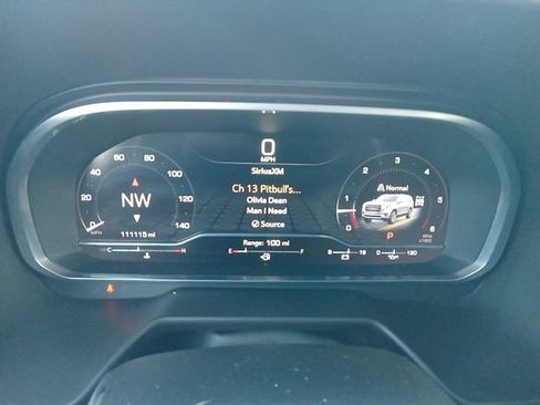 Used 2023 GMC Yukon SLT w/ SLT Premium Package image 9