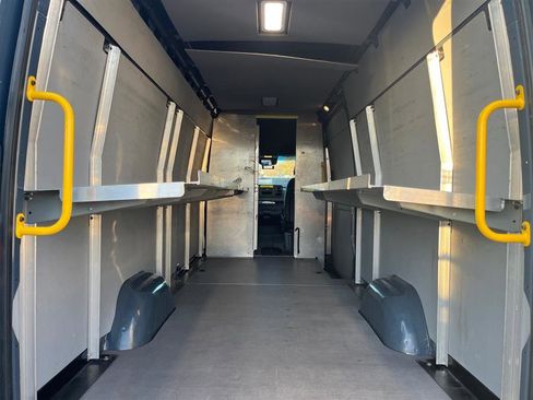 Used 2021 Mercedes-Benz Sprinter 2500 image 10
