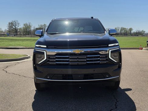 New 2026 Chevrolet Suburban Premier w/ Sun And Tow Package AWD/4WD image 12