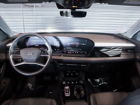 Used 2025 Audi Q6 e-tron Premium w/ Convenience Package image 8