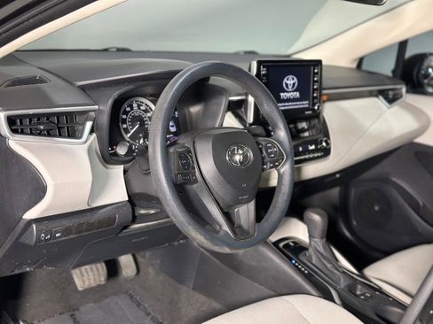 Used 2021 Toyota Corolla LE w/ Carpet Mat Package (TMS) image 25