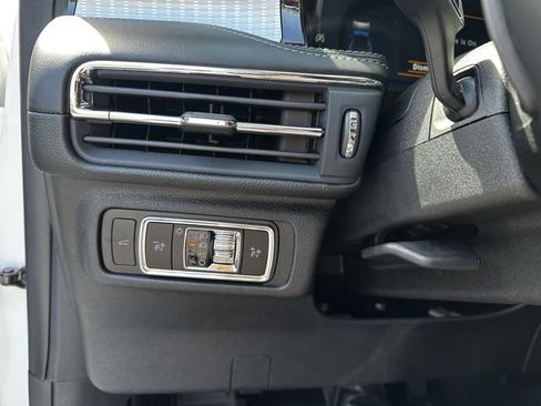 Certified 2024 Lincoln Corsair AWD image 29