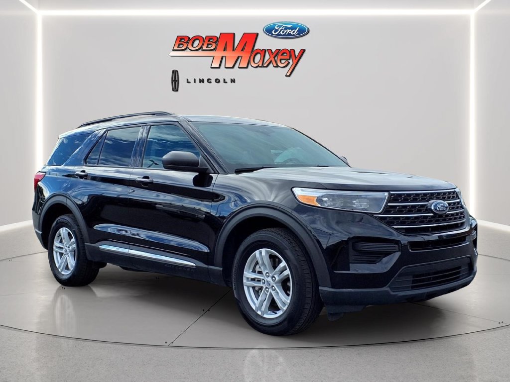 Used 2024 Ford Explorer XLT AWD/4WD image 3