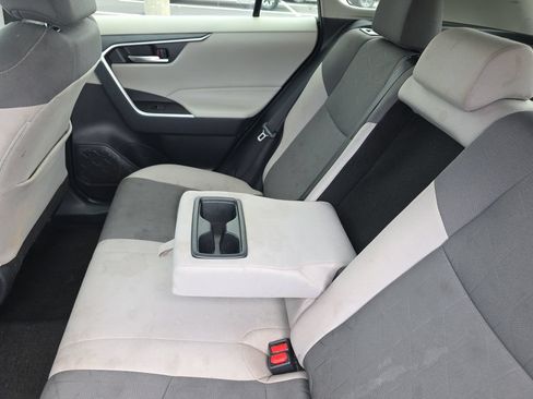 Used 2025 Toyota RAV4 XLE AWD/4WD image 18