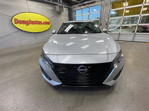 Used 2024 Nissan Altima 2.5 SV w/ SV Premium Package AWD/4WD image 8