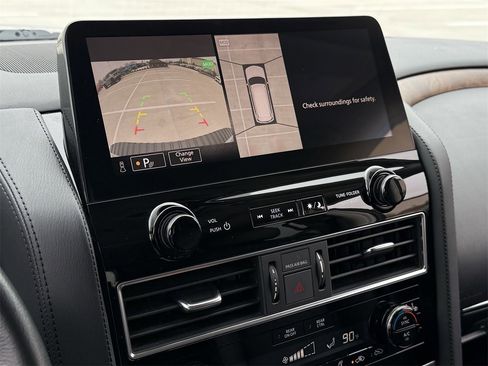 Used 2024 Nissan Armada SL image 18