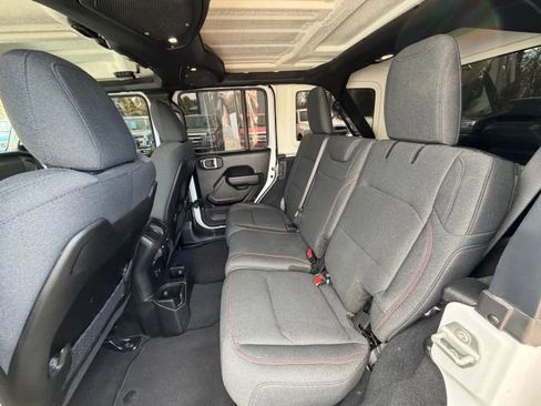 Used 2024 Jeep Wrangler Unlimited Rubicon image 16