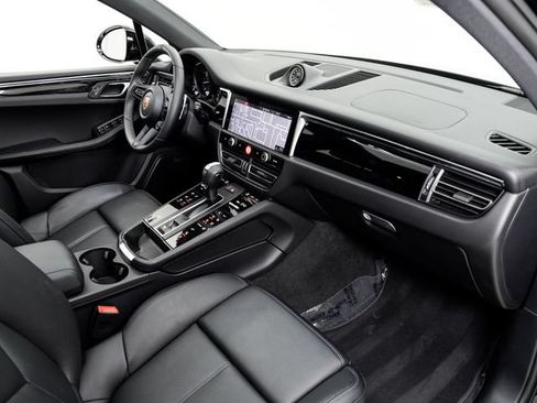 Certified 2026 Porsche Macan AWD/4WD image 24