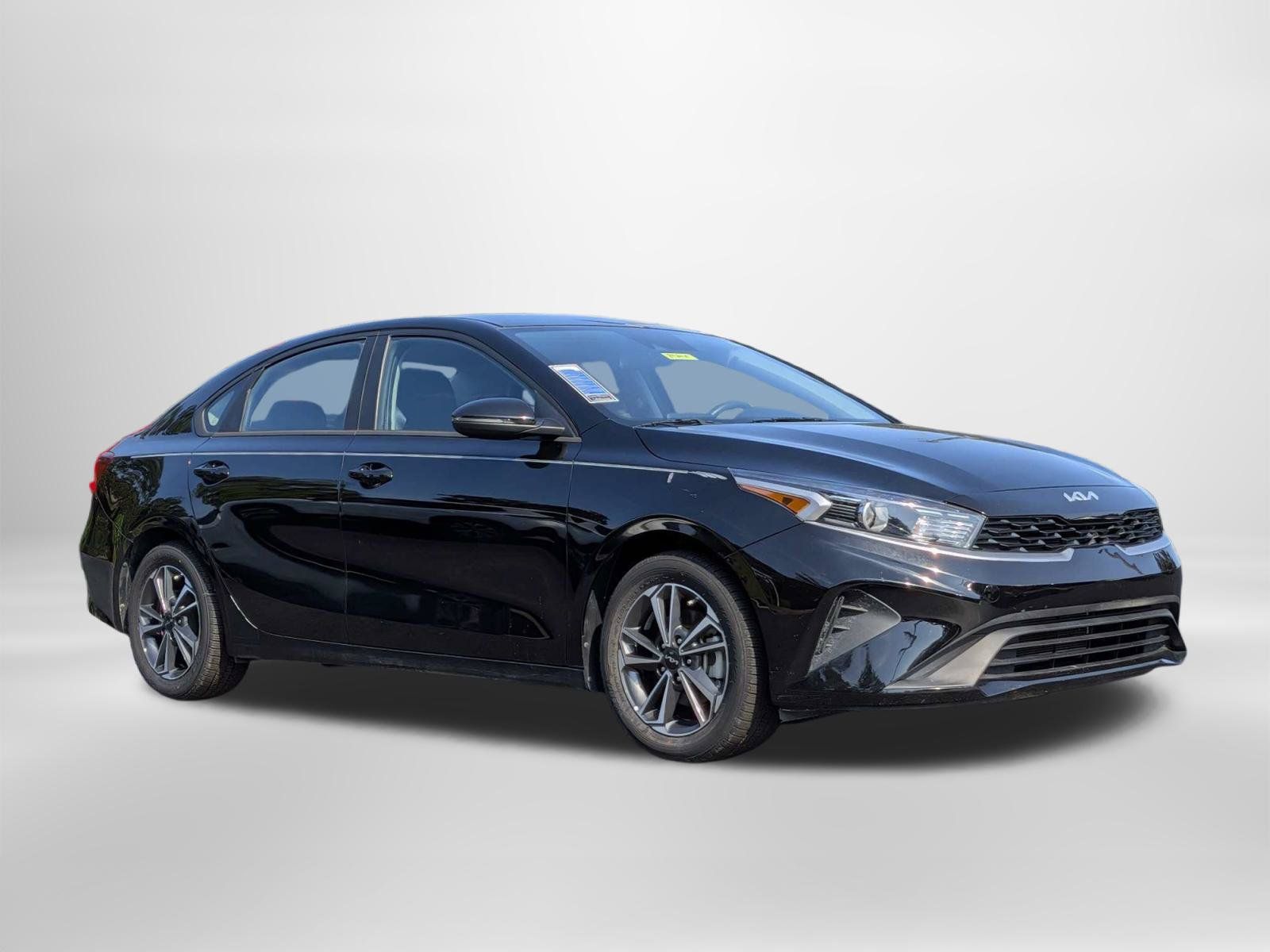 Used 2023 Kia Forte LXS w/ LXS Technology Package FWD image 2