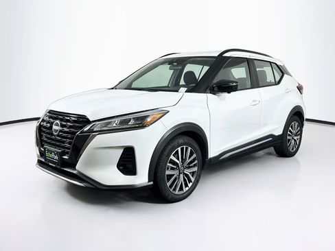 Used 2024 Nissan Kicks SR FWD image 3
