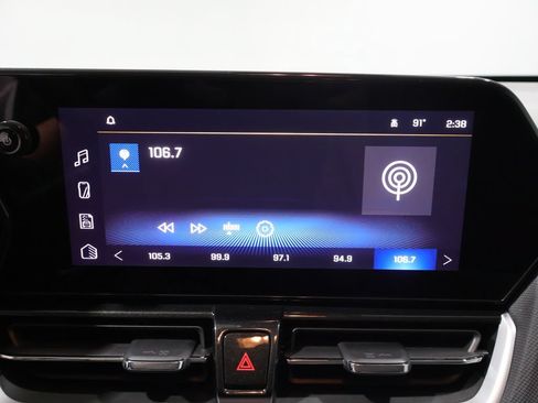Used 2025 Chevrolet TrailBlazer LT AWD/4WD image 24