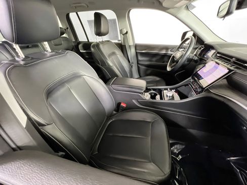 Used 2022 Jeep Grand Cherokee Limited image 27