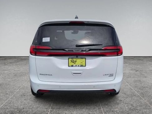 New 2027 Chrysler Pacifica Limited w/ Family Tech Group AWD/4WD image 7