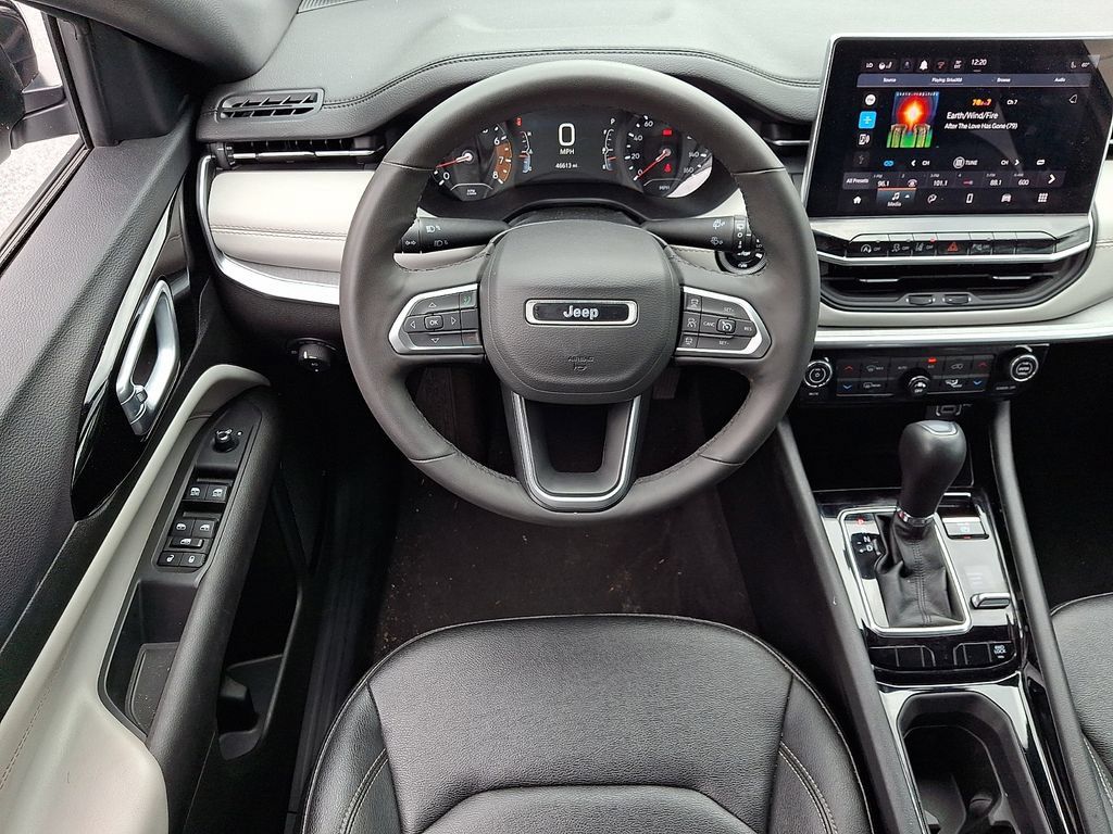 Used 2025 Jeep Compass Limited AWD/4WD image 13