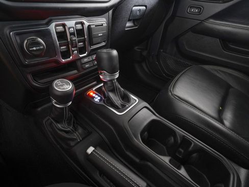 Used 2019 Jeep Wrangler Unlimited Sahara AWD/4WD image 20