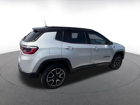 Used 2025 Jeep Compass Trailhawk AWD/4WD image 14