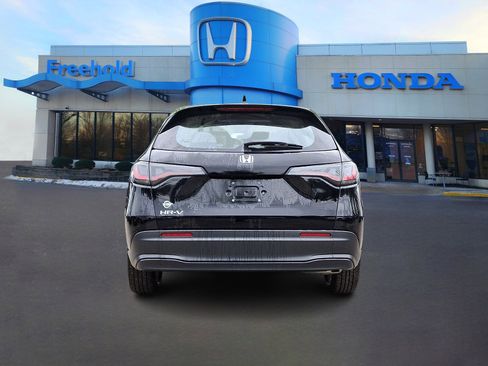 Certified 2023 Honda HR-V LX image 6