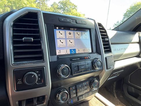 Used 2019 Ford F250 Lariat w/ Lariat Value Package AWD/4WD image 14
