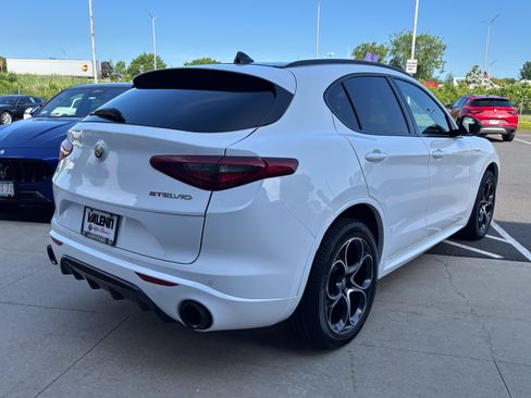 Used 2022 Alfa Romeo Stelvio Veloce AWD/4WD image 8