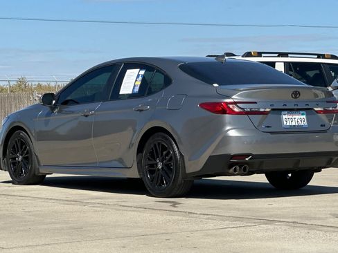 Used 2025 Toyota Camry SE FWD image 5