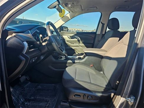 Used 2021 Chevrolet Traverse LT image 11