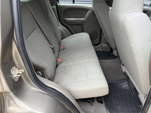 Used 2007 Jeep Liberty Sport AWD/4WD image 16