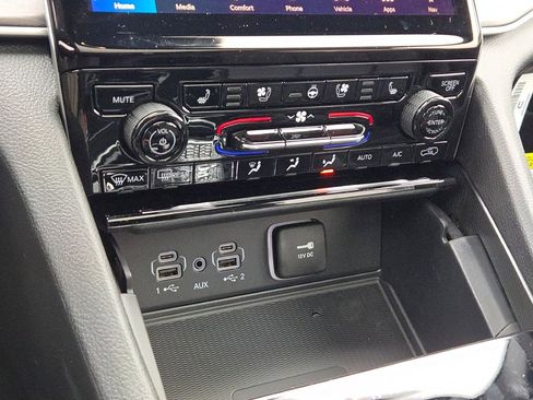 New 2025 Jeep Grand Cherokee Limited w/ Luxury Tech Group II image 29