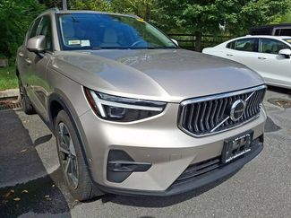 Used 2024 Volvo XC40 B5 Plus w/ Climate Package AWD/4WD video 1
