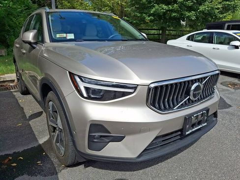 Used 2024 Volvo XC40 B5 Plus w/ Climate Package AWD/4WD image 1