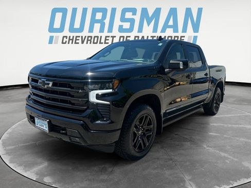 Used 2024 Chevrolet Silverado 1500 High Country w/ Technology Package AWD/4WD image 2
